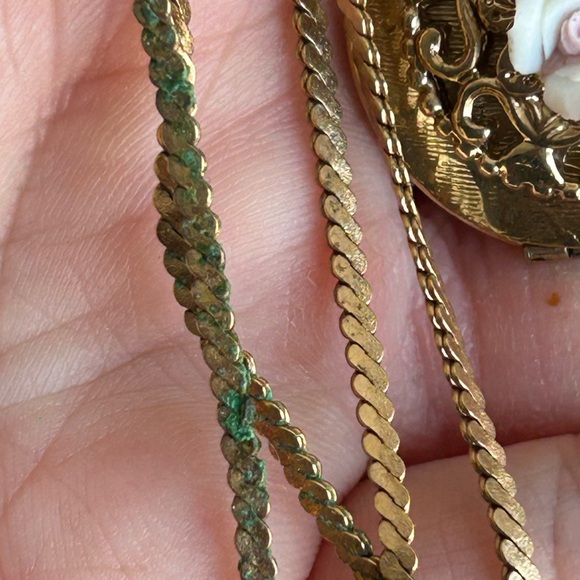 Victorian memorial locket with flower necklace 30
Inches - Picture 8 of 8